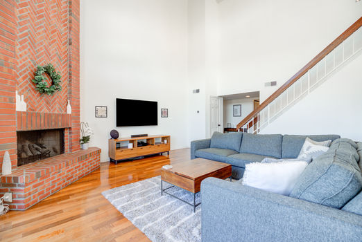 2323 S Bentley #301-31