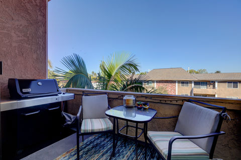 2323 S Bentley #301-33