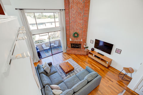 2323 S Bentley #301-49