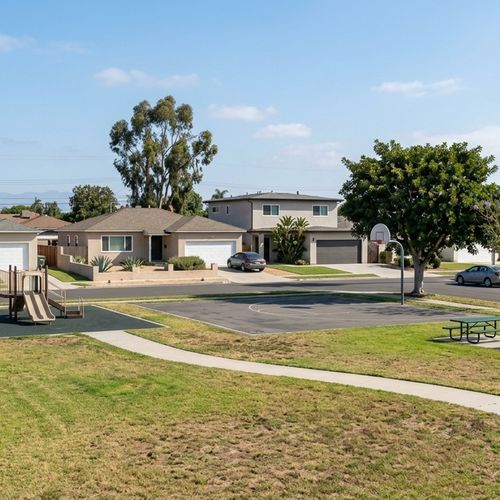 Comparing Hollyglen and Del Aire Real Estate in Hawthorne, CA