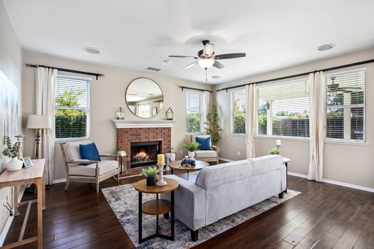 68-web-or-mls-Light sails reshoot 010