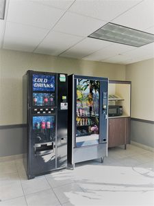 960-Rand-Rd-Des-Plaines-IL-Interior-Photo-11-LargeHighDefinition