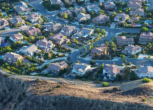 hilltop-suburban-homes-in-Simi-Valley