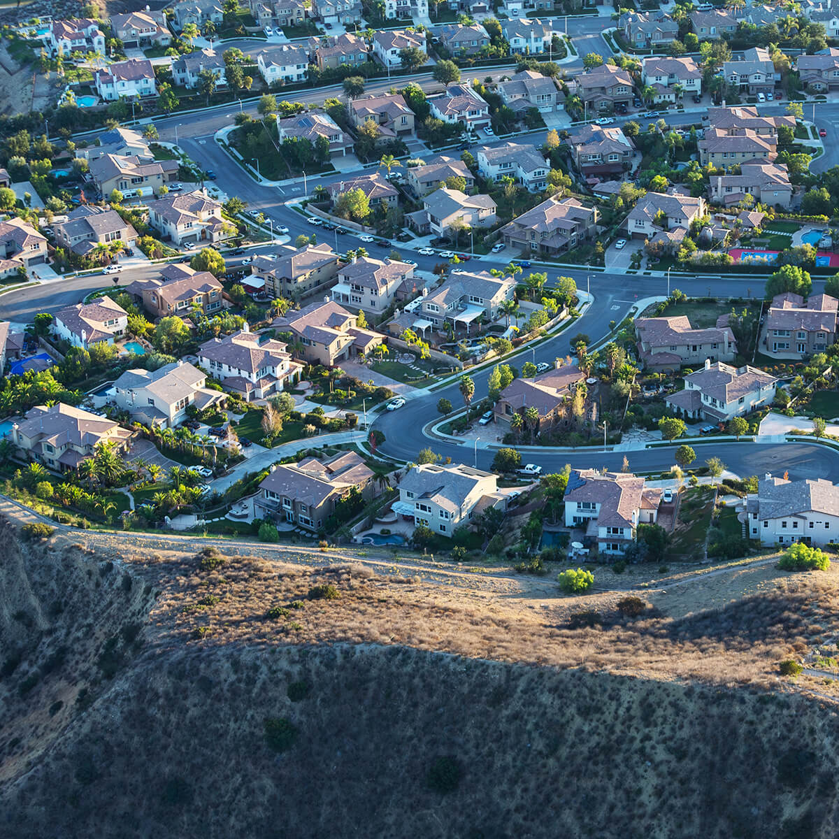 hilltop-suburban-homes-in-Simi-Valley
