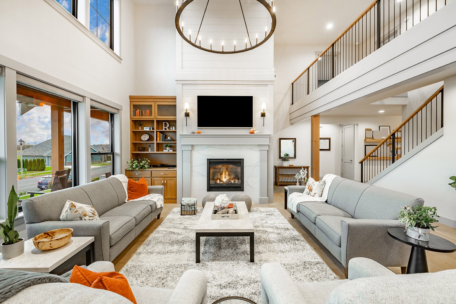 Modern,Farmhouse,Interior,Living,Room,With,Hardwood,Floors,Built,In