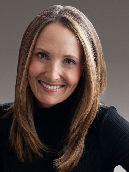Rachel_Hansen_Gray_Background_Sm
