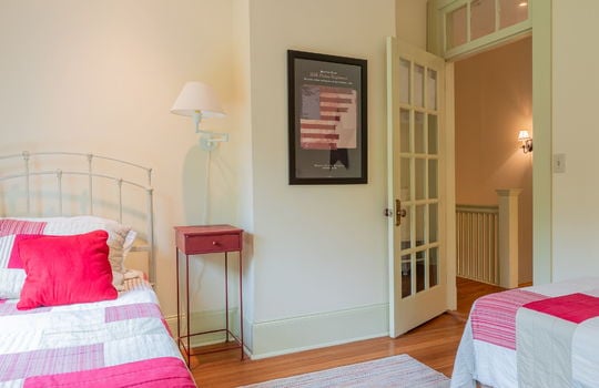 17-web-or-mls-138 Diamond Ave-17