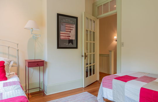 18-web-or-mls-138 Diamond Ave-18