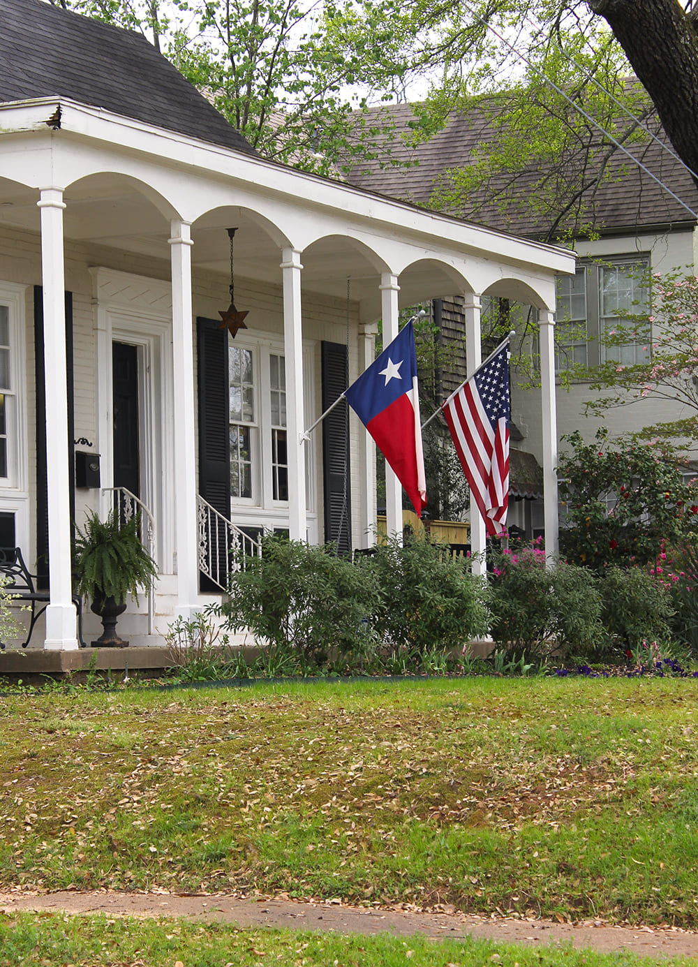 historic-home-with-texas-and-american-flags-2025-02-02-19-50-23-utc