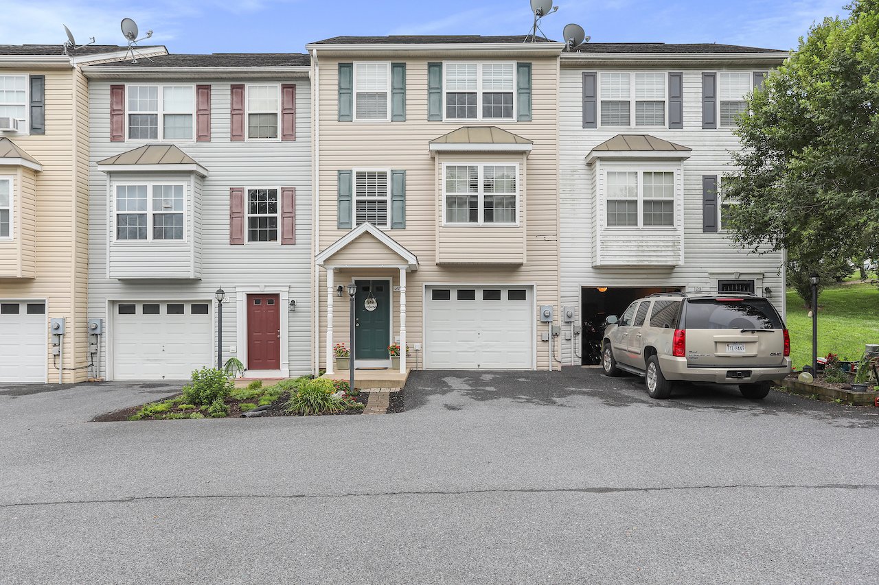 21 Perry Ct, Toms Brook, VA 22660 Preslee Real Estate