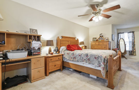 6PrimaryBedroom