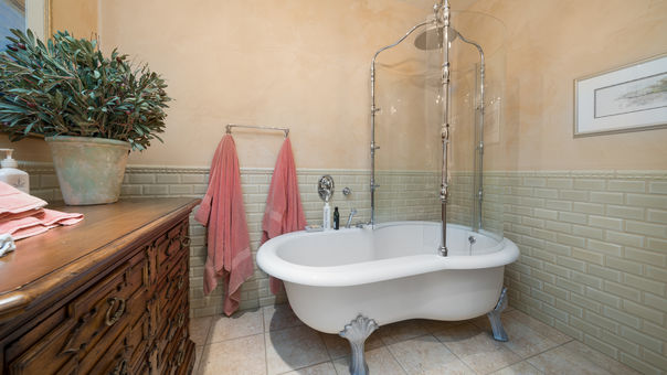 Stonehill- Upstairs Bathroom Alt