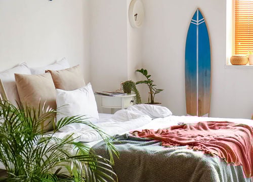 Interior-of-modern-bedroom-with-surfboard
