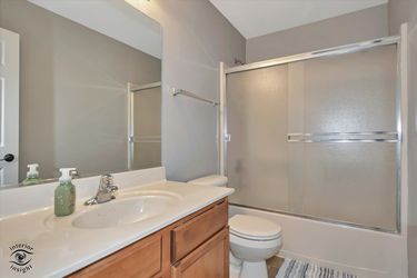 HD_1780697578133_27_Bathroom_2