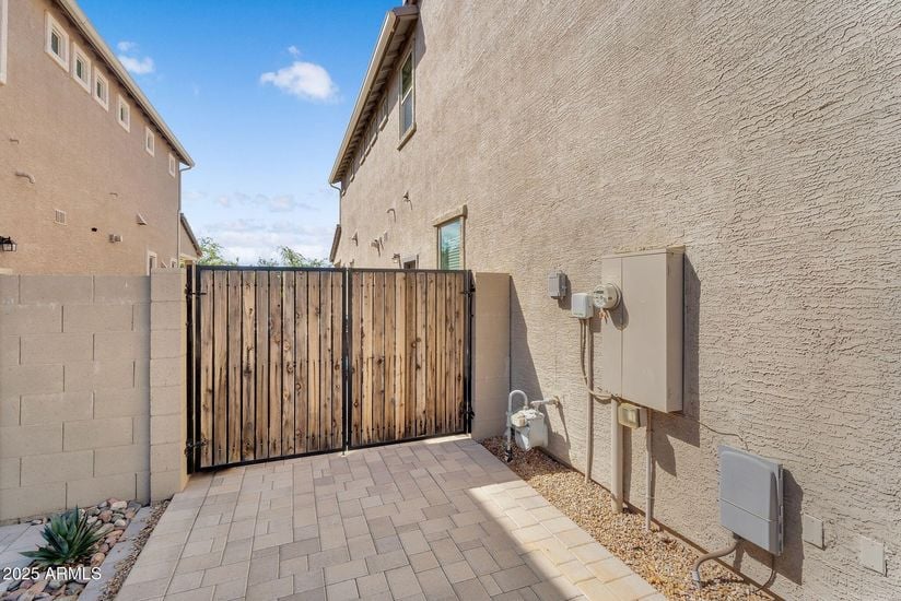 023_20251022014818034092000000-o