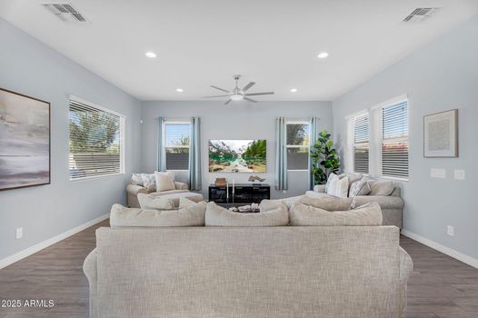 072_20251022014712098469000000-o