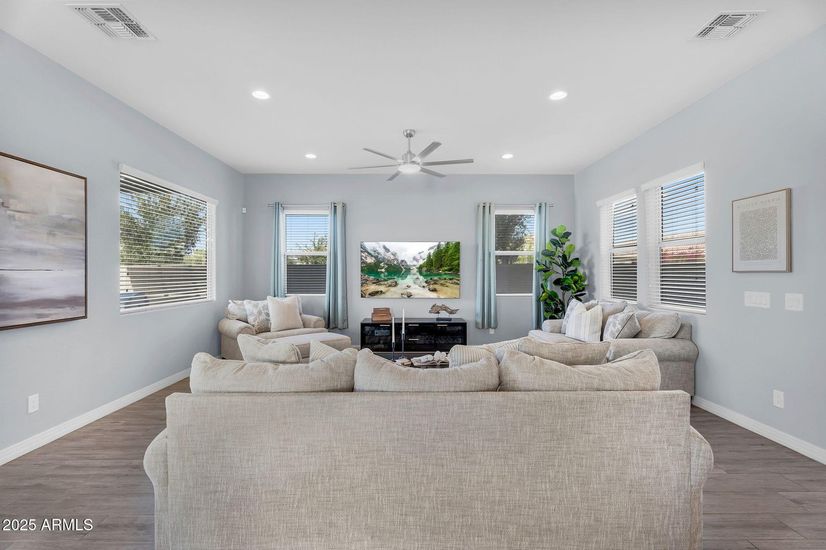 072_20251022014712098469000000-o