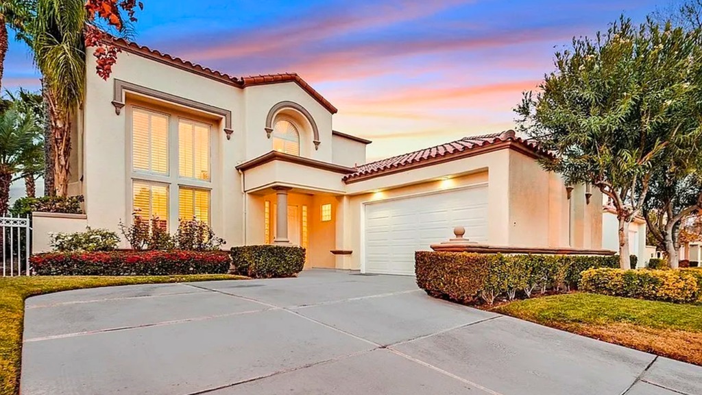 Red And White Modern Minimalist Top 5 Shocking Moments YouTube Thumbnail - 2025-11-03T144440.112