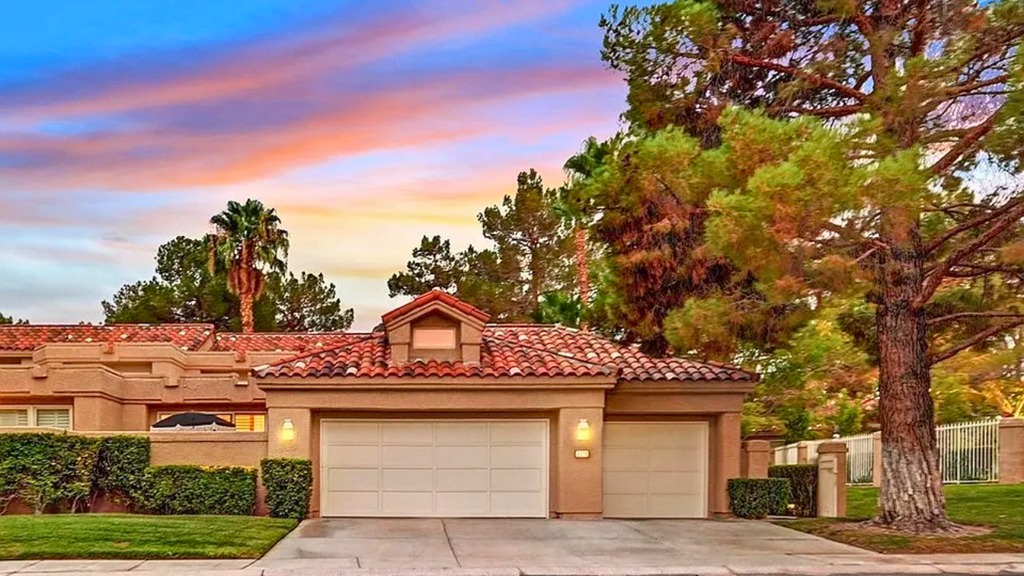 Red And White Modern Minimalist Top 5 Shocking Moments YouTube Thumbnail - 2025-11-03T144713.962