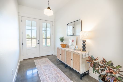 22211 CR 1199 Entry Way 2