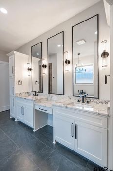 15404 CR 1100 Bathroom