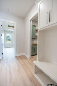 15404 CR 1100 Hallway