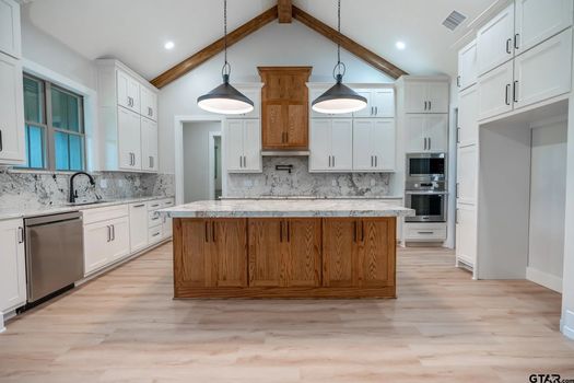 15404 CR 1100 Kitchen