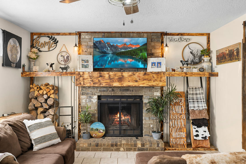 3 - 2098 Cedar Creek