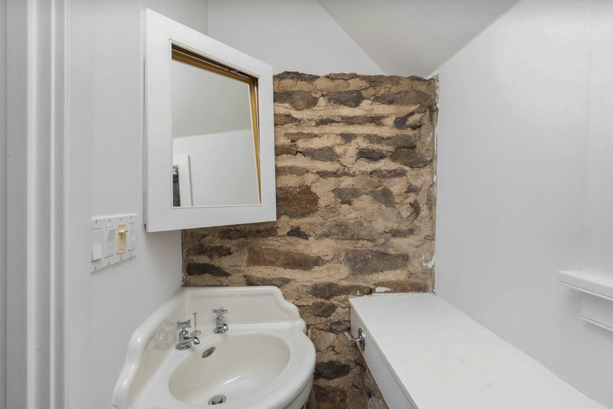 18 Bathroom2