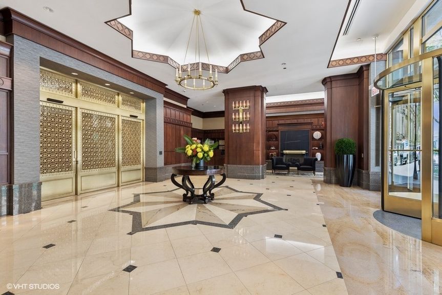 01_21EHuronSt_2202_Small