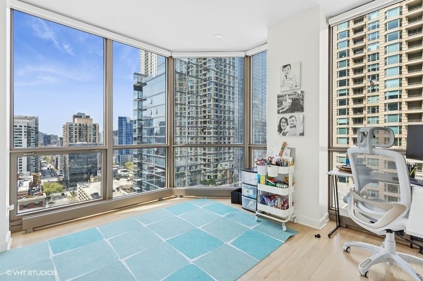 04_21EHuronSt_2207_Small