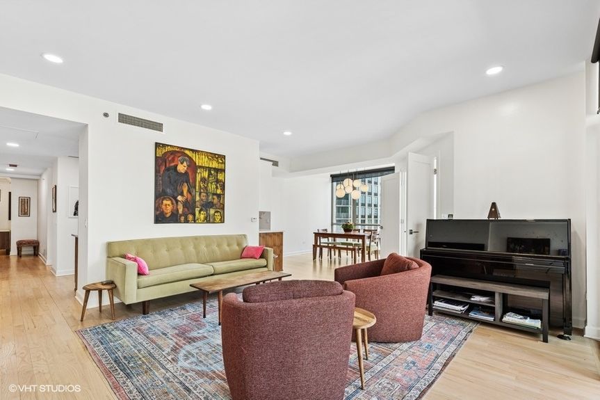 10_21EHuronSt_2217_Small