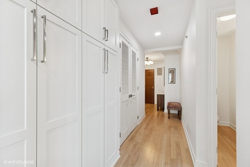 13_21EHuronSt_2220_Small