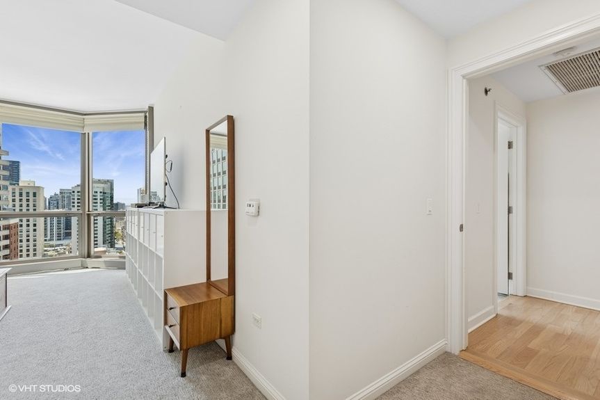 20_21EHuronSt_2232_Small