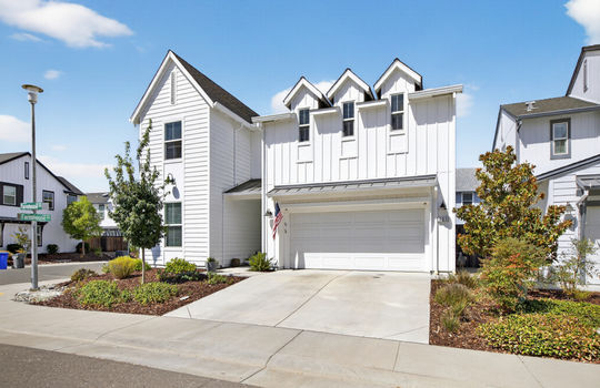 921 Farmhouse Way-2
