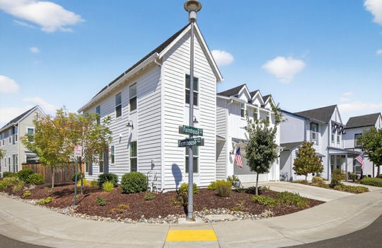 921 Farmhouse Way-66