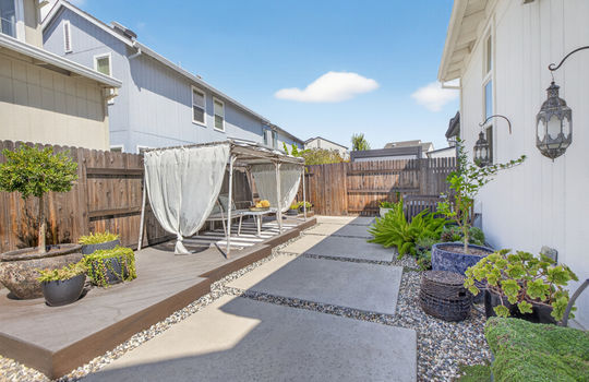 921 Farmhouse Way-75