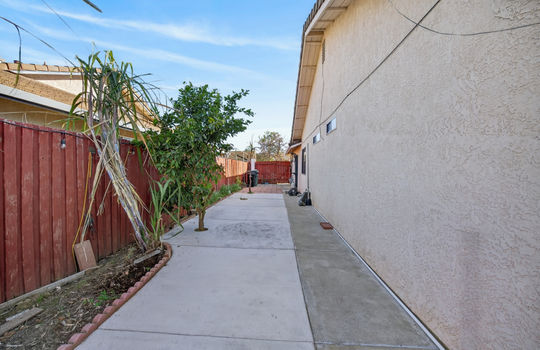 9067 La Maison Circle-40