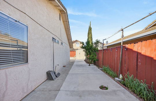 9067 La Maison Circle-41