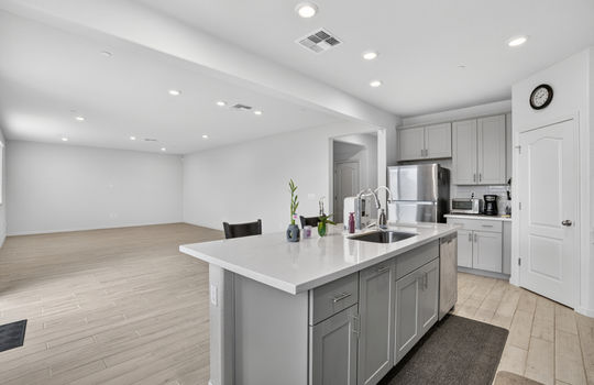2103 Knotty Pine Way-11