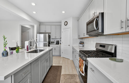 2103 Knotty Pine Way-12