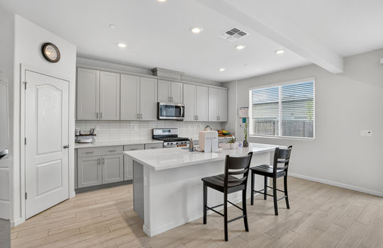 2103 Knotty Pine Way-9