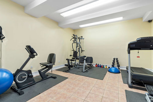 123W1314.Gym.Jacob-Wood-real-estate-agent-Manhattan-Harlem-condo