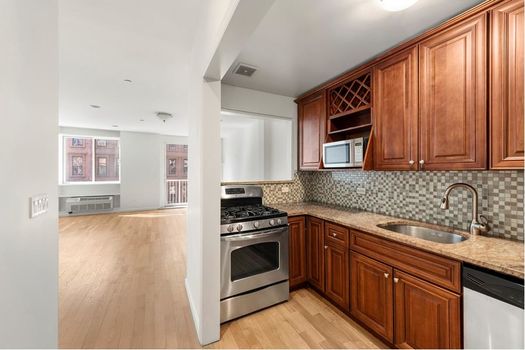 123W131.4.living3.medium.Jacob-Wood-real-estate-broker-new-york-city-harlem-condo