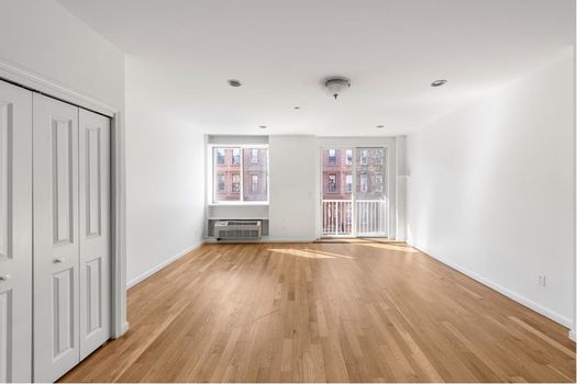 123W131.4.living4.medium.Jacob-Wood-real-estate-broker-new-york-city-harlem-condo