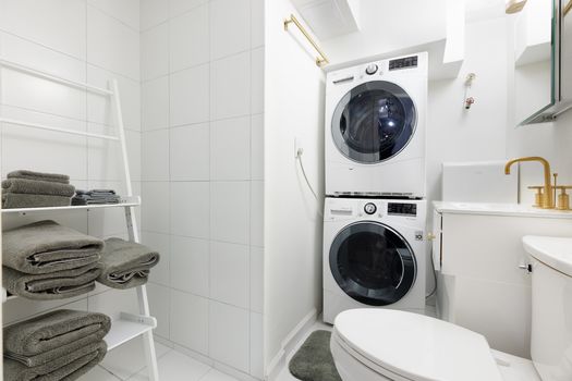 59W88.BF.bath2.Jacob-Wood-real-estate-agent-NYC-Manhattan-UWS