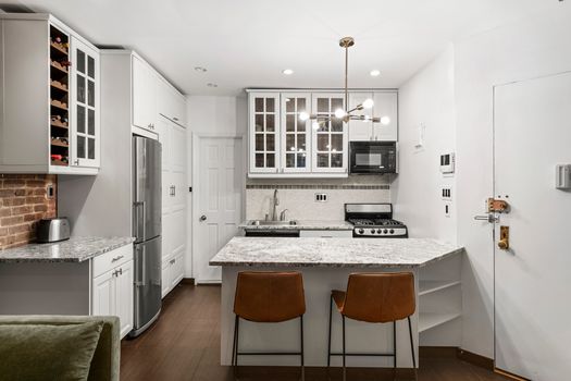 59W88.BF.kitchen.Jacob-Wood-real-estate-agent-NYC-Manhattan-UWS
