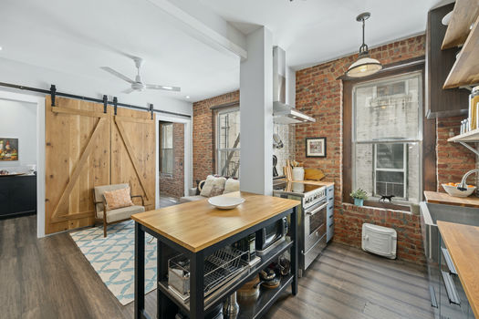 4401.4.B5.living1.large.Jacob-Wood-real-estate-agent-new-york-city-brooklyn-coop