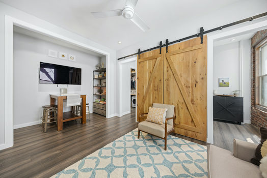 4401.4.B5.living2.large.Jacob-Wood-real-estate-agent-new-york-city-brooklyn-coop