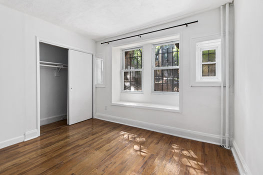 bed1.jacob-wood-real-estate-agent-brooklyn